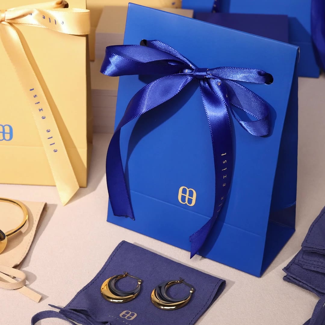 EE blue gift bag tied with ribbon